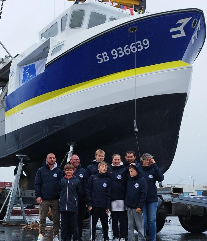 Mise à l'eau du chalutier coquillier Le Canot